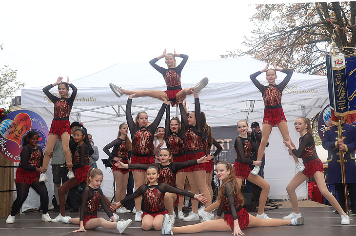 Auftritt Jugendgarde am 11.11.2024 auf dem Viktualienmarkt (©Foto: Martin Schmitz)